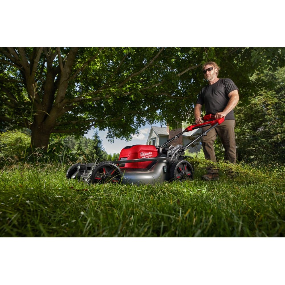Газонокосарка акумуляторна безщіткова самохідна MILWAUKEE (53см) M18F2LM53-122 (2Х18В) FORGE™