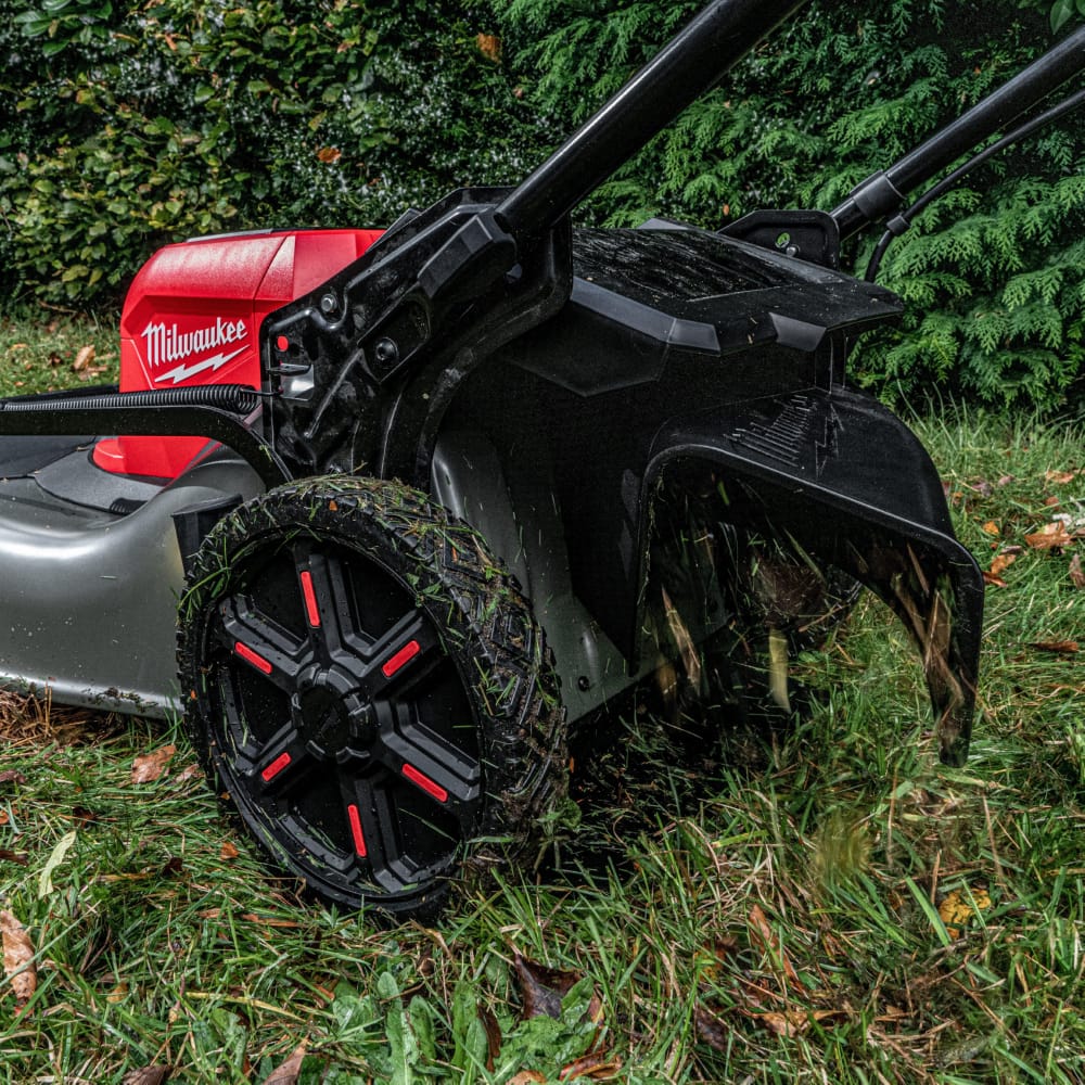 Газонокосарка акумуляторна безщіткова самохідна MILWAUKEE (53см) M18F2LM53-122 (2Х18В) FORGE™