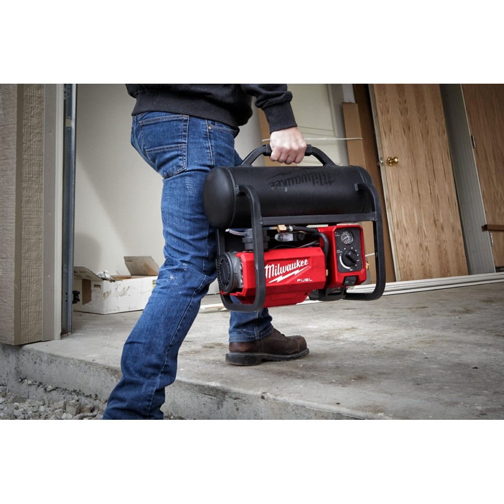 Компресор акумуляторний безщітковий MILWAUKEE M18 FAC-0 (ресивер 9,5 л, 9,3 БАР)