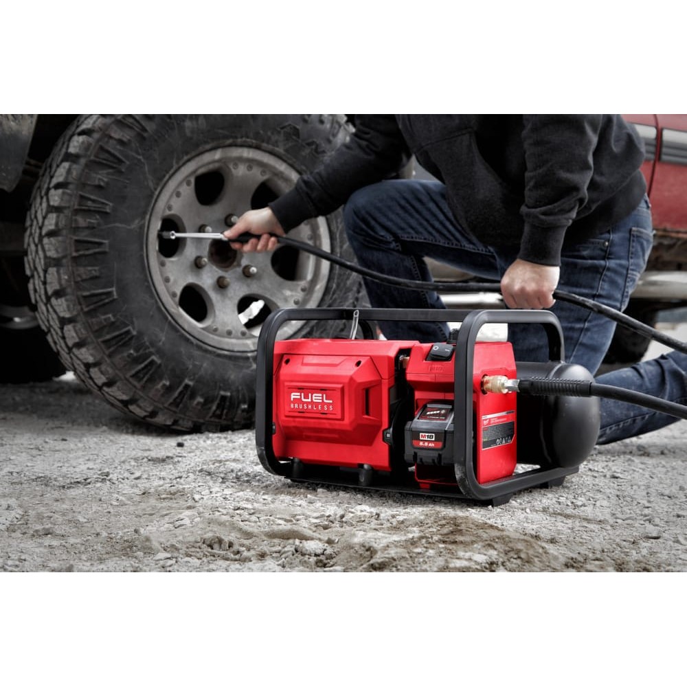 Компресор акумуляторний безщітковий MILWAUKEE M18 FAC-0 (ресивер 9,5 л, 9,3 БАР)