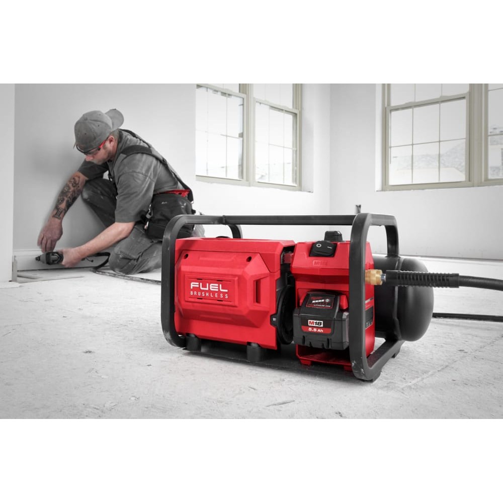 Компресор акумуляторний безщітковий MILWAUKEE M18 FAC-0 (ресивер 9,5 л, 9,3 БАР)
