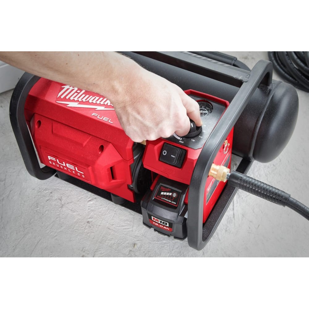 Компресор акумуляторний безщітковий MILWAUKEE M18 FAC-0 (ресивер 9,5 л, 9,3 БАР)