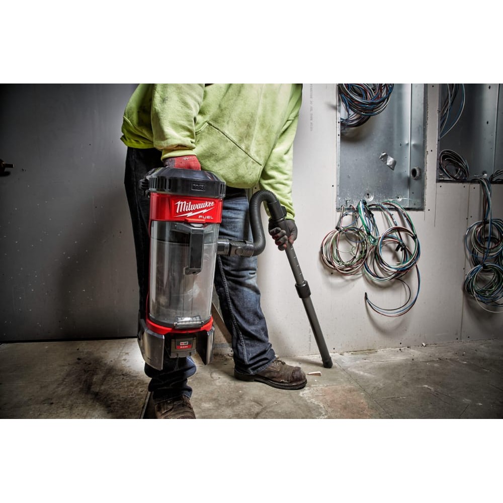 Пылесос аккумуляторный бесщеточный MILWAUKEE M18 FBPV-0 (каркас) для воды и сухого мусора