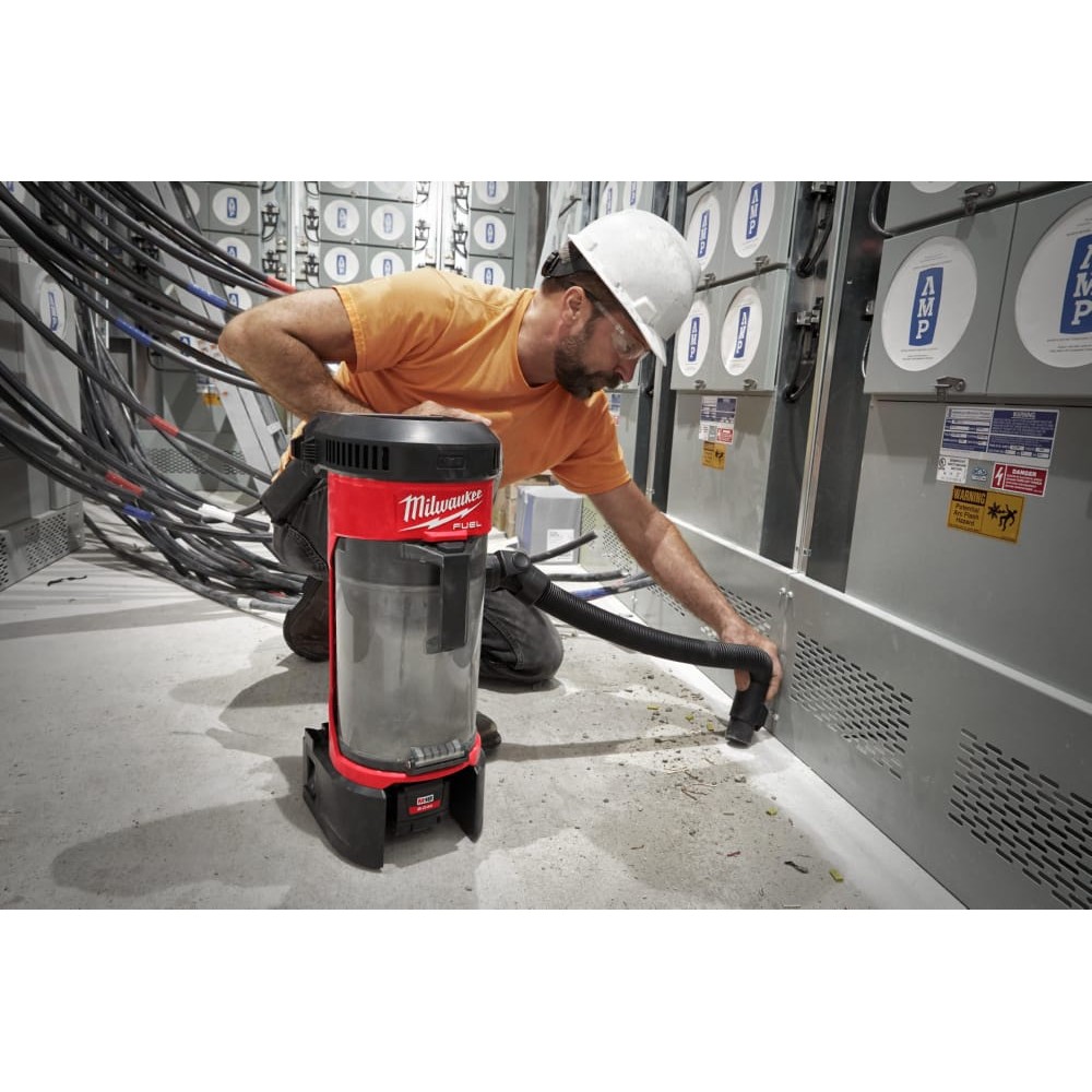 Пылесос аккумуляторный бесщеточный MILWAUKEE M18 FBPV-0 (каркас) для воды и сухого мусора