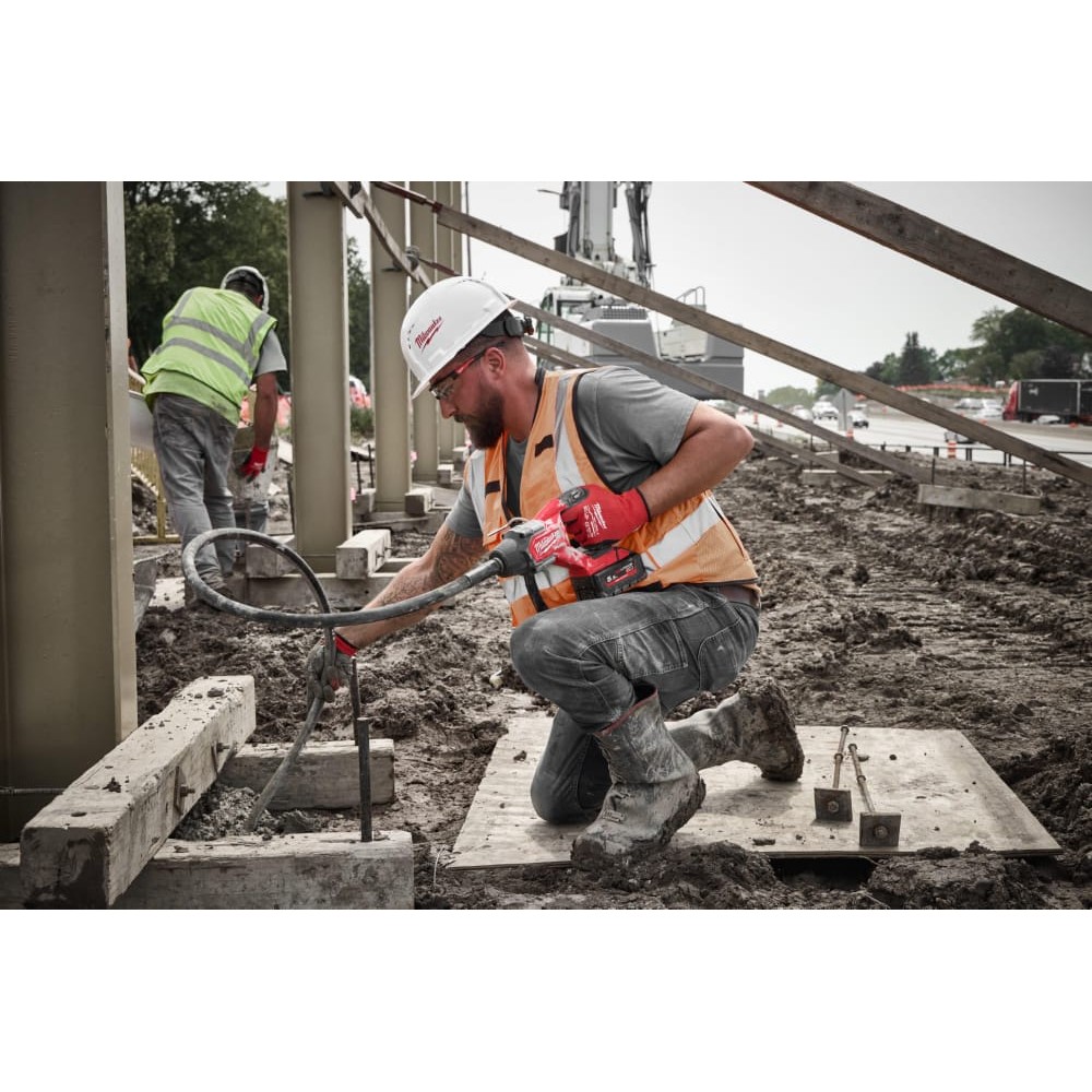 Вібратор занурювальний безщітковий акумуляторний MILWAUKEE M18 FCVN24-551 (2,4м) (ЗУ+1акк.Х5,5Ач)