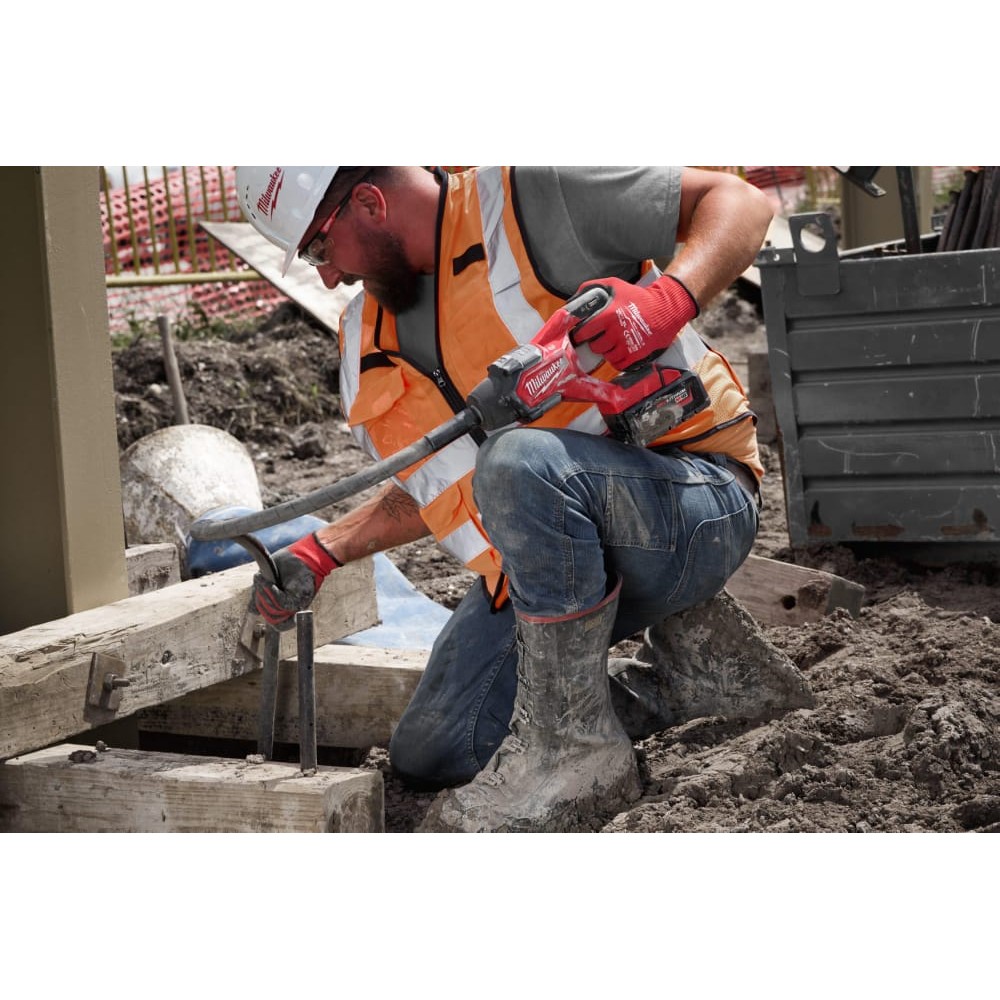 Вібратор занурювальний безщітковий акумуляторний MILWAUKEE M18 FCVN24-551 (2,4м) (ЗУ+1акк.Х5,5Ач)