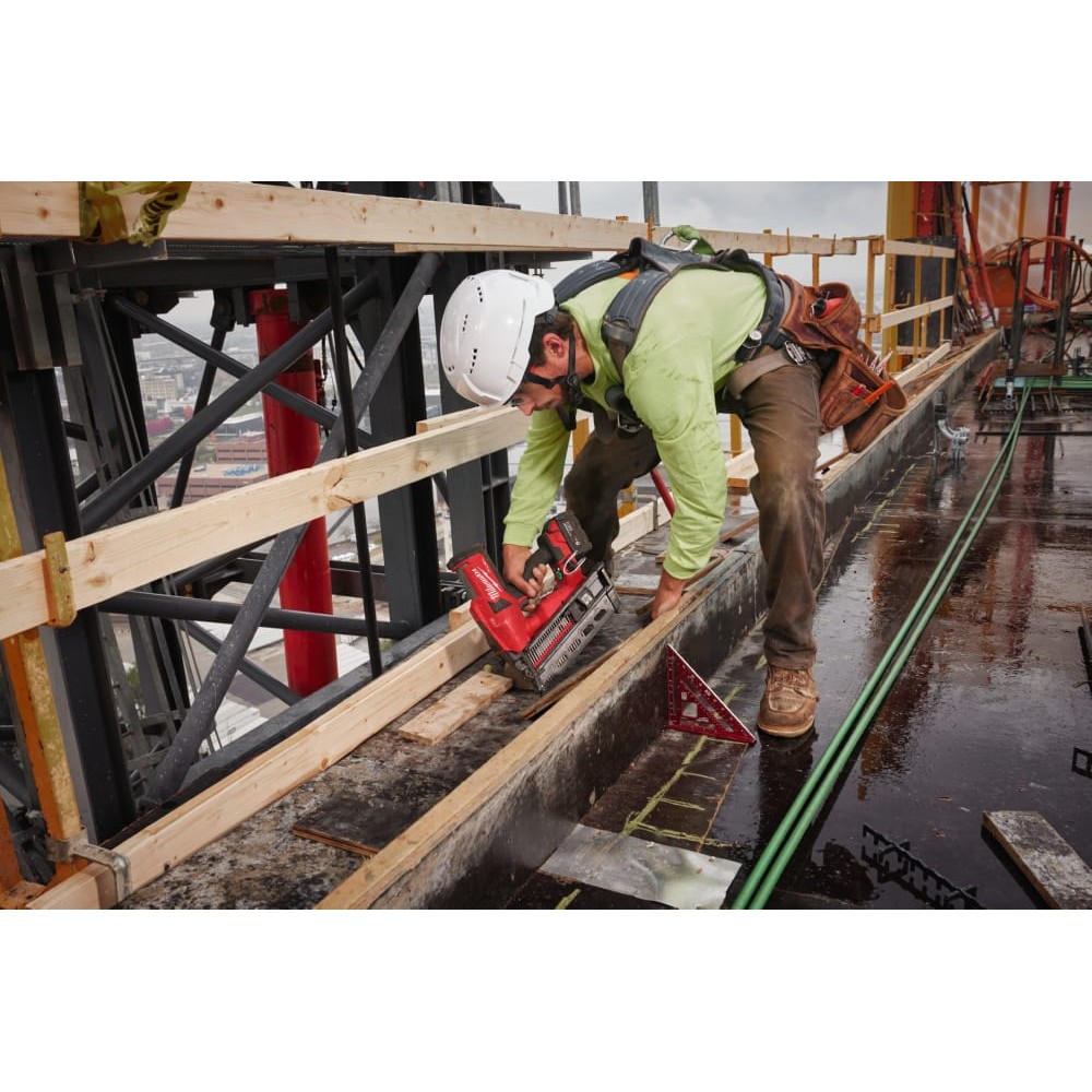Пистолет гвоздезабивной аккумуляторный бесщёточный MILWAUKEE M18 FDN-0C (73-92мм) (каркас)