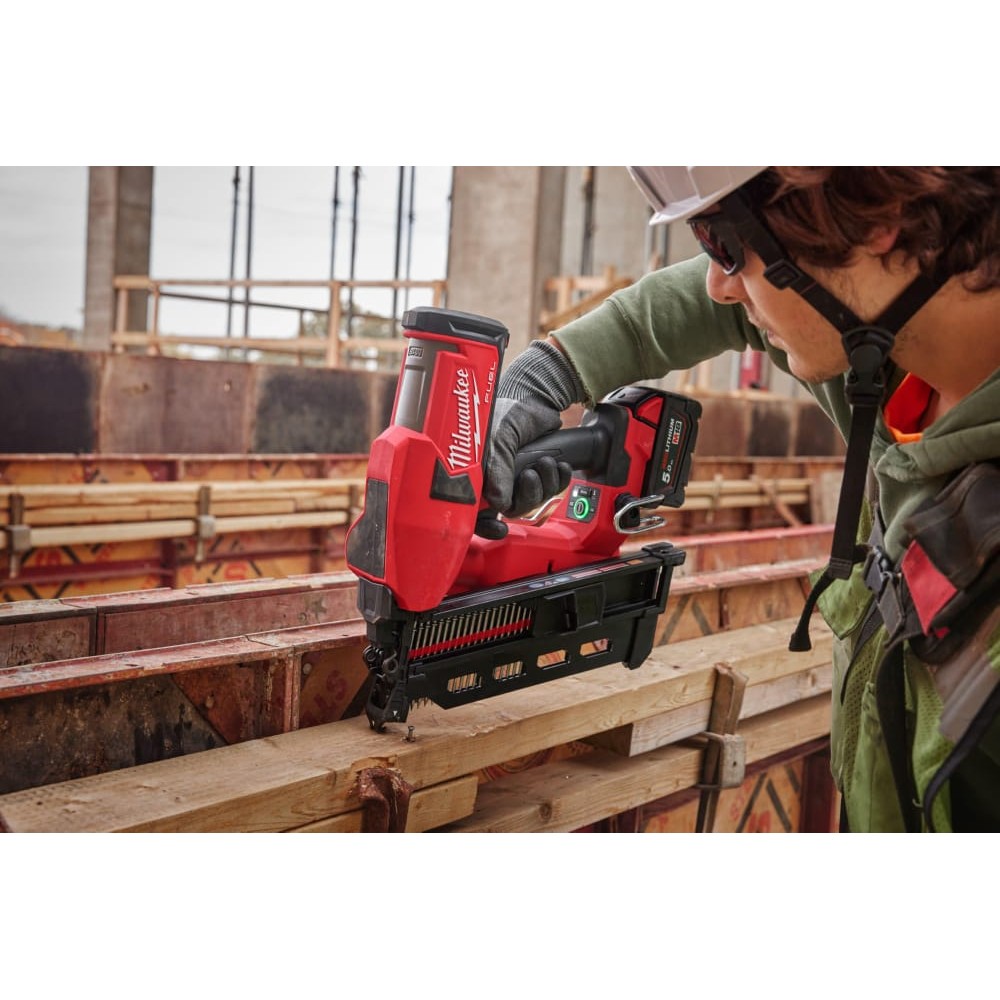 Пистолет гвоздезабивной аккумуляторный бесщёточный MILWAUKEE M18 FDN-0C (73-92мм) (каркас)