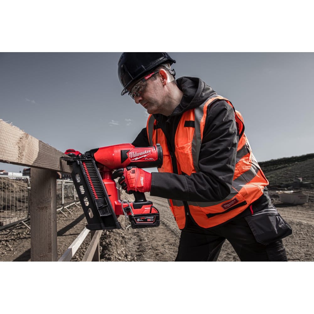 Пистолет гвоздезабивной аккумуляторный бесщёточный MILWAUKEE M18 FDN-0C (73-92мм) (каркас)