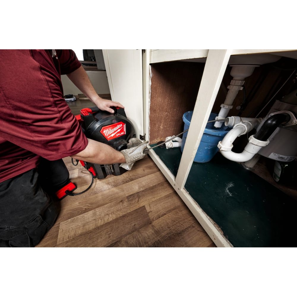Машина прочистная аккумуляторная ранцевая MILWAUKEE M18 FFSDC16-502 трос 16мм (ЗУ+2акк.Х5Ач)