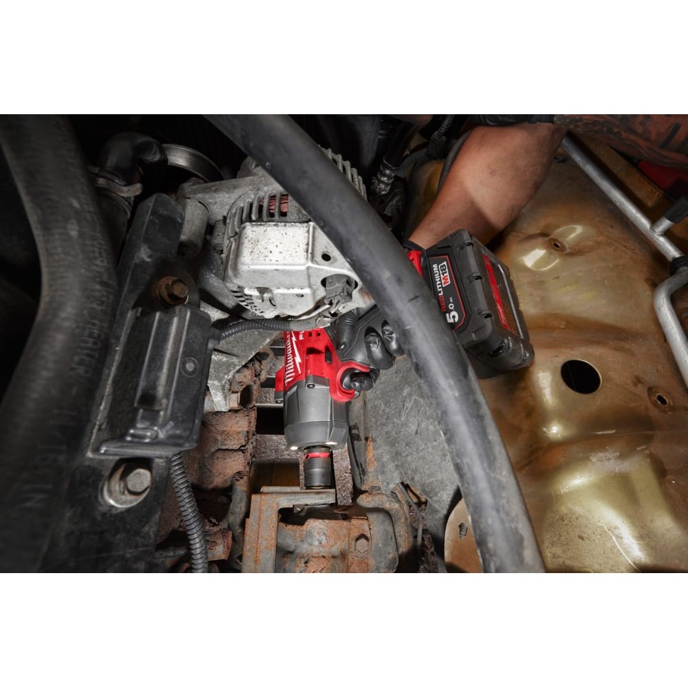 Гайковерт аккумуляторный бесщёточный MILWAUKEE 1/2\" (2034 Нм) M18 FHIW2F12-502X, с кольцом