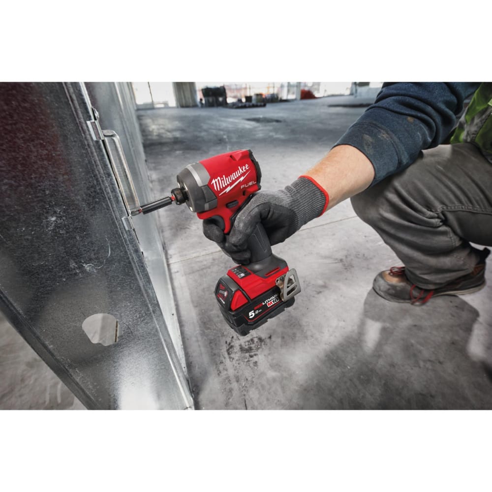 Шуруповерт ударный аккумуляторный бесщёточный MILWAUKEE (226 Нм) M18 FID3-502X (ЗУ+2ак.Х5Ач+HDкейс),