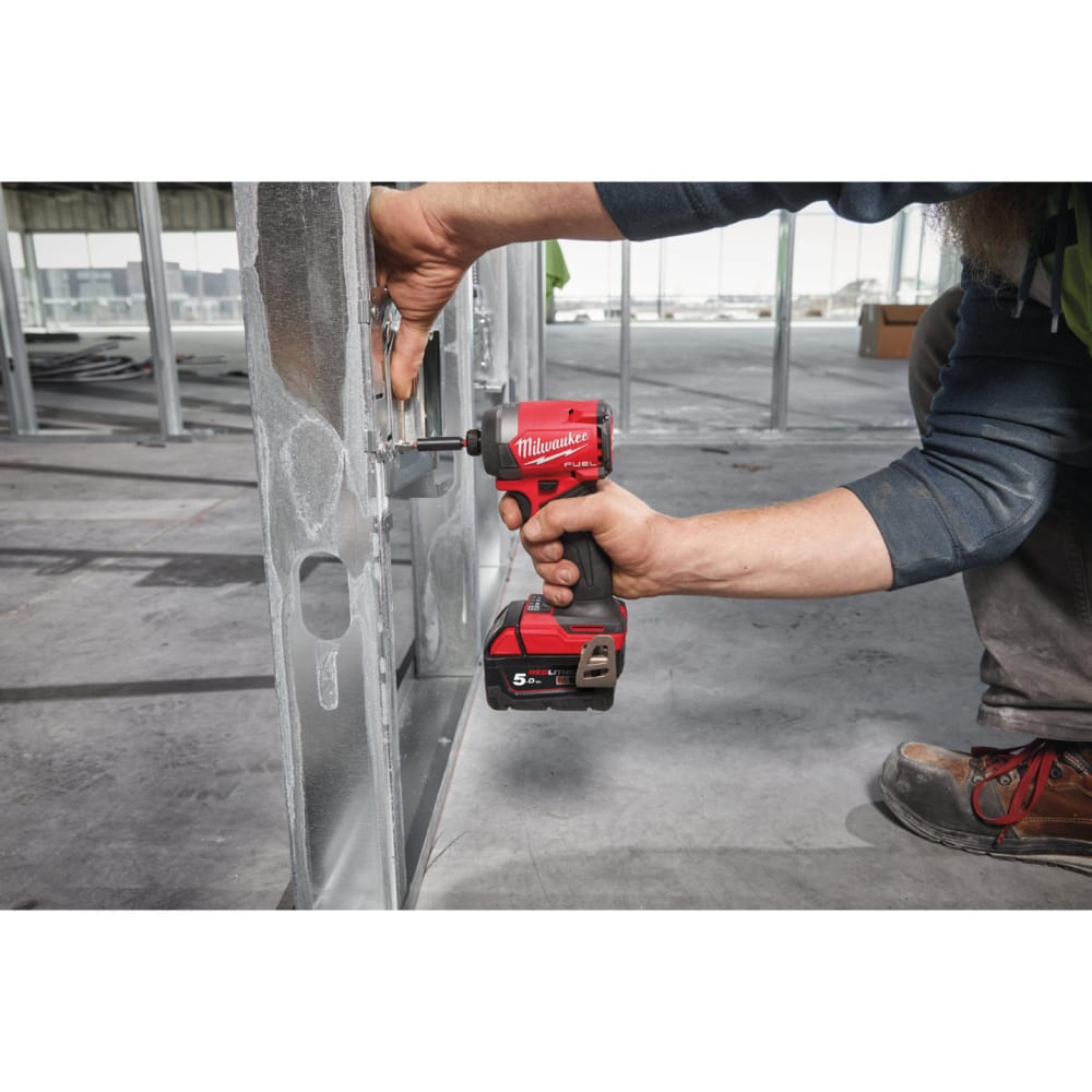 Шуруповерт ударный аккумуляторный бесщёточный MILWAUKEE (226 Нм) M18 FID3-502X (ЗУ+2ак.Х5Ач+HDкейс),