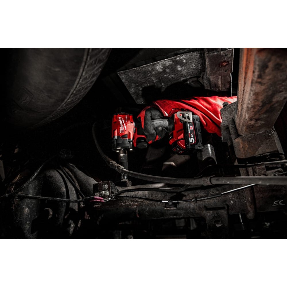 Гайковерт акумуляторний безщітковий MILWAUKEE 1/2'' (339Нм) M18 FIW2F12-502X, з кільцем (ЗУ+2Х5Ач)