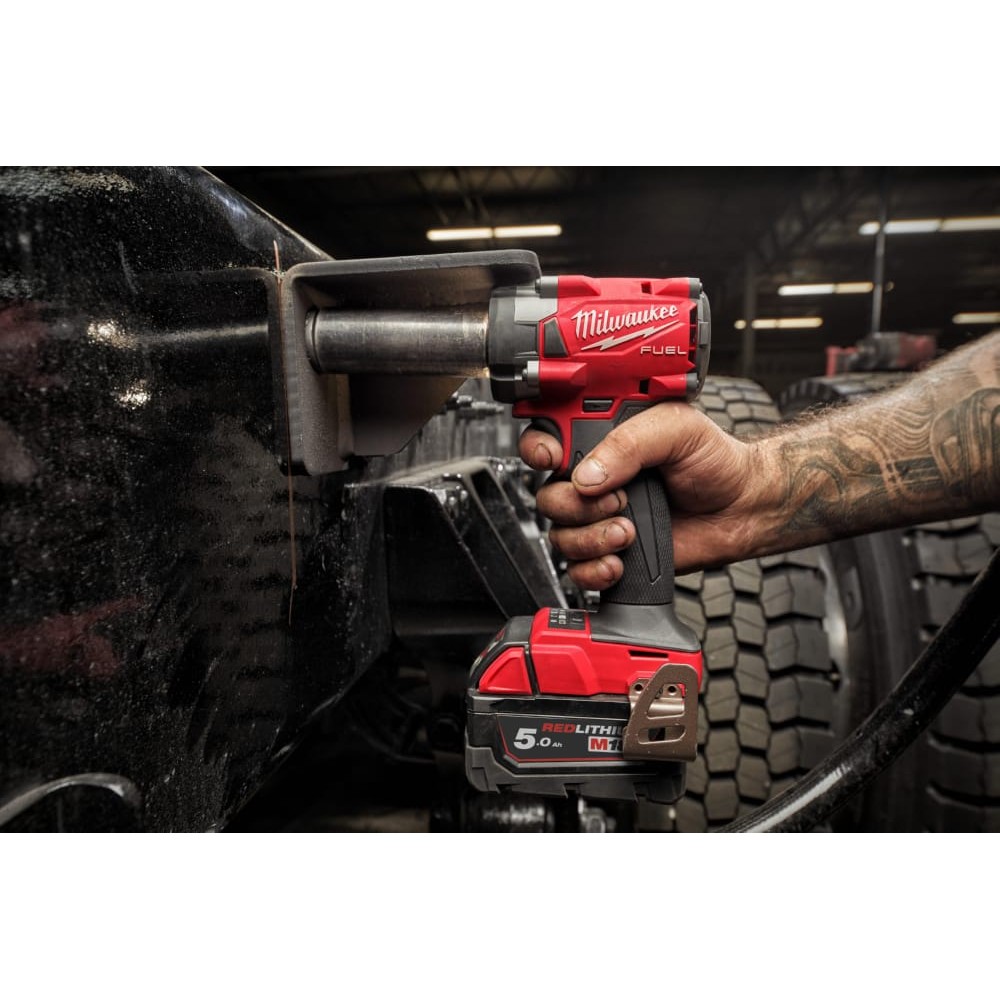 Гайковерт аккумуляторный бесщеточный MILWAUKEE 1/2\" (339 Нм) M18 FIW2P12-502X, с пином (ЗУ+2Х5Ач)