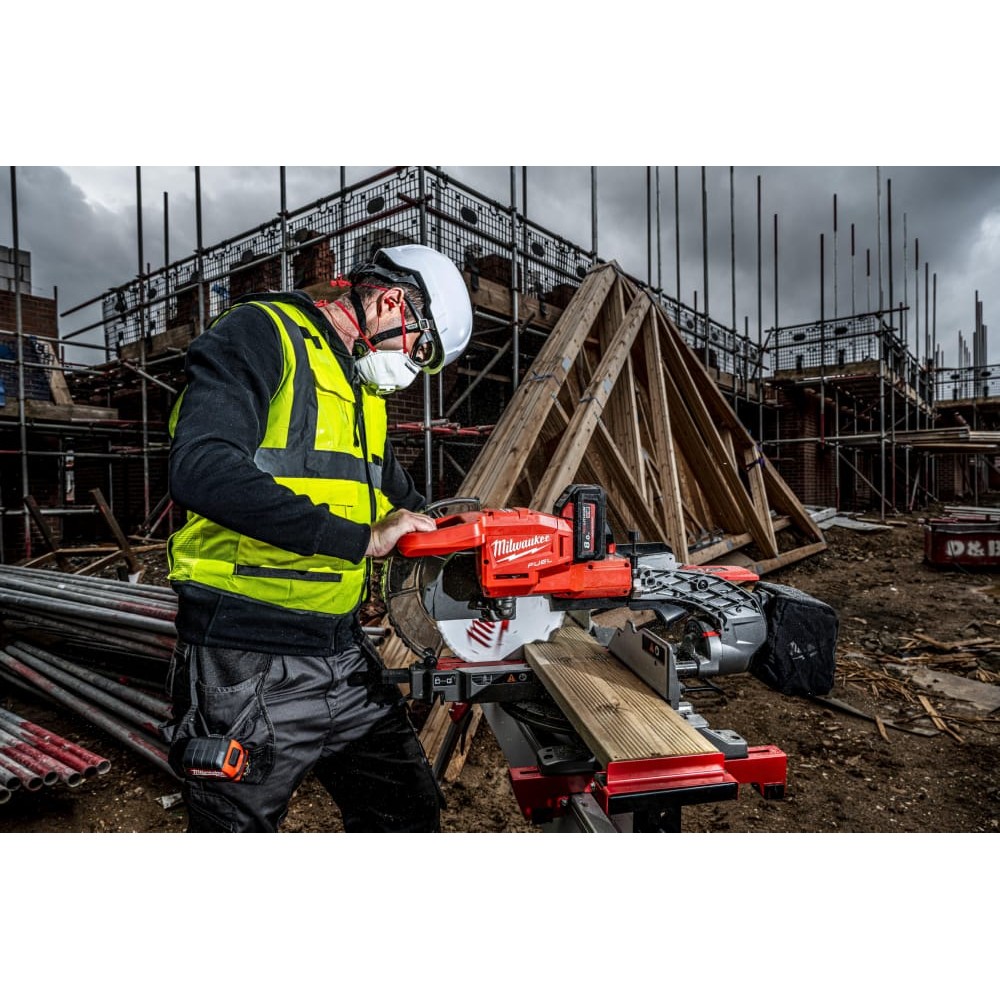 Пила торцювальна акумуляторна безщіткова MILWAUKEE M18 FMS254-0, Ø254мм (каркас)