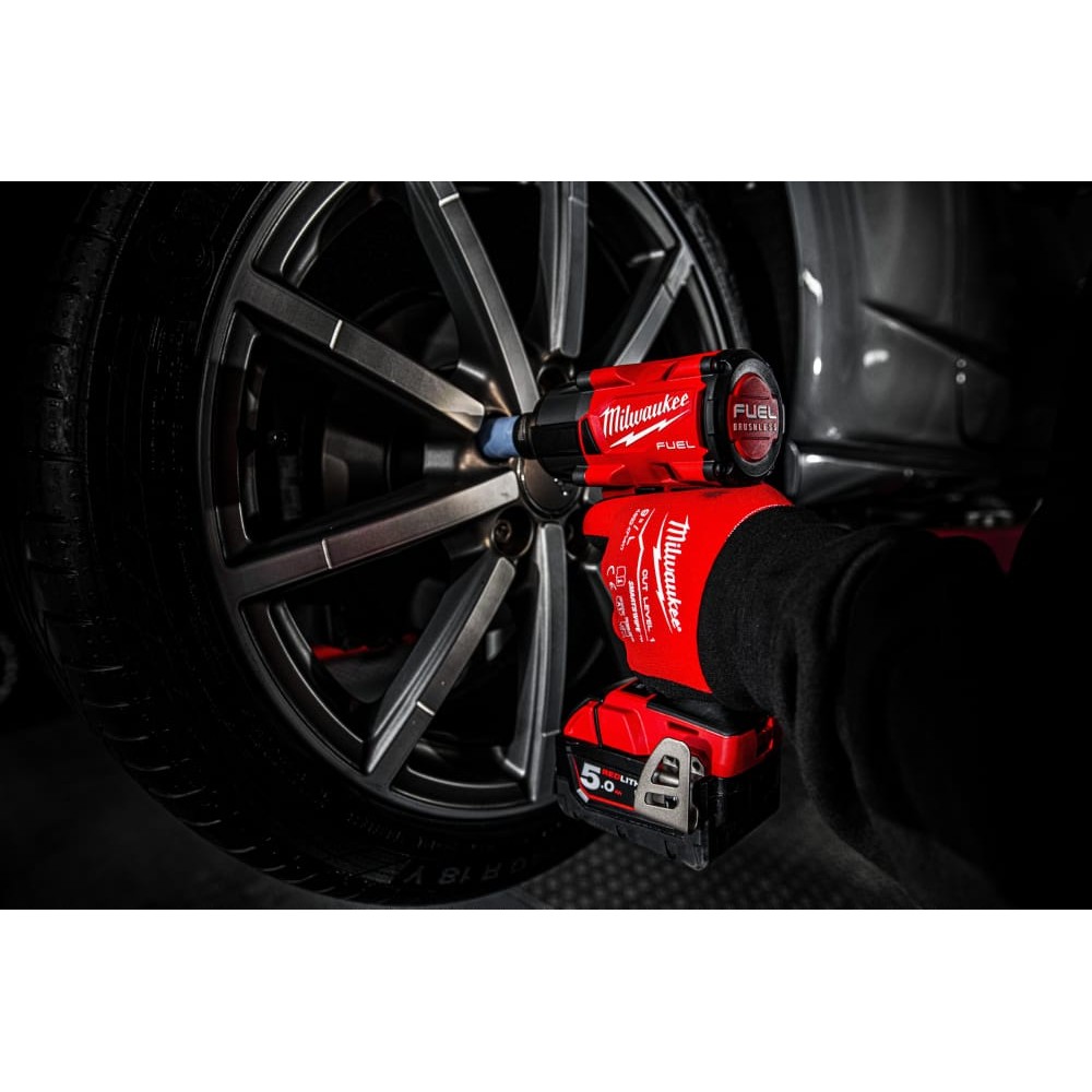 Гайковерт аккумуляторный бесщёточный MILWAUKEE 1/2\" (881 Нм) M18 FMTIW2F12-502X,с кольцом