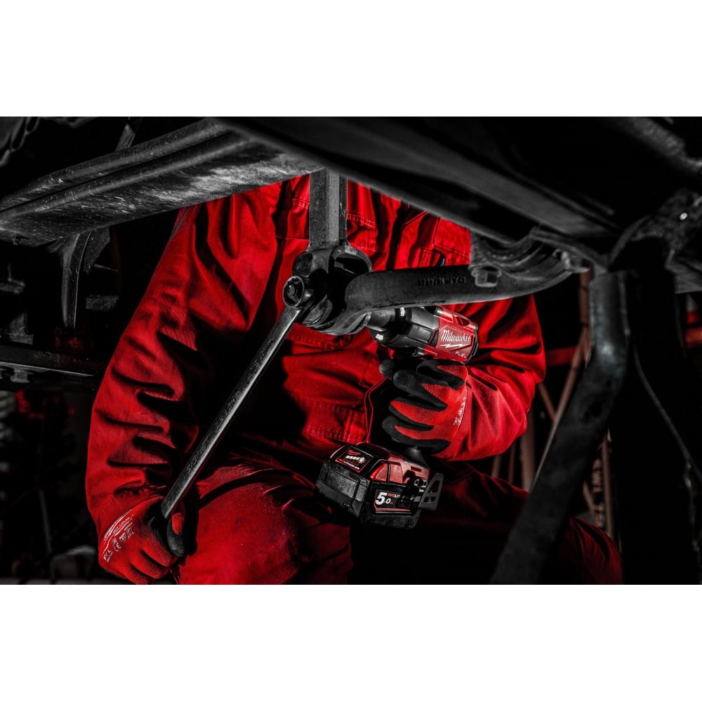 Гайковерт аккумуляторный бесщёточный MILWAUKEE 1/2\" (881 Нм) M18 FMTIW2F12-502X,с кольцом