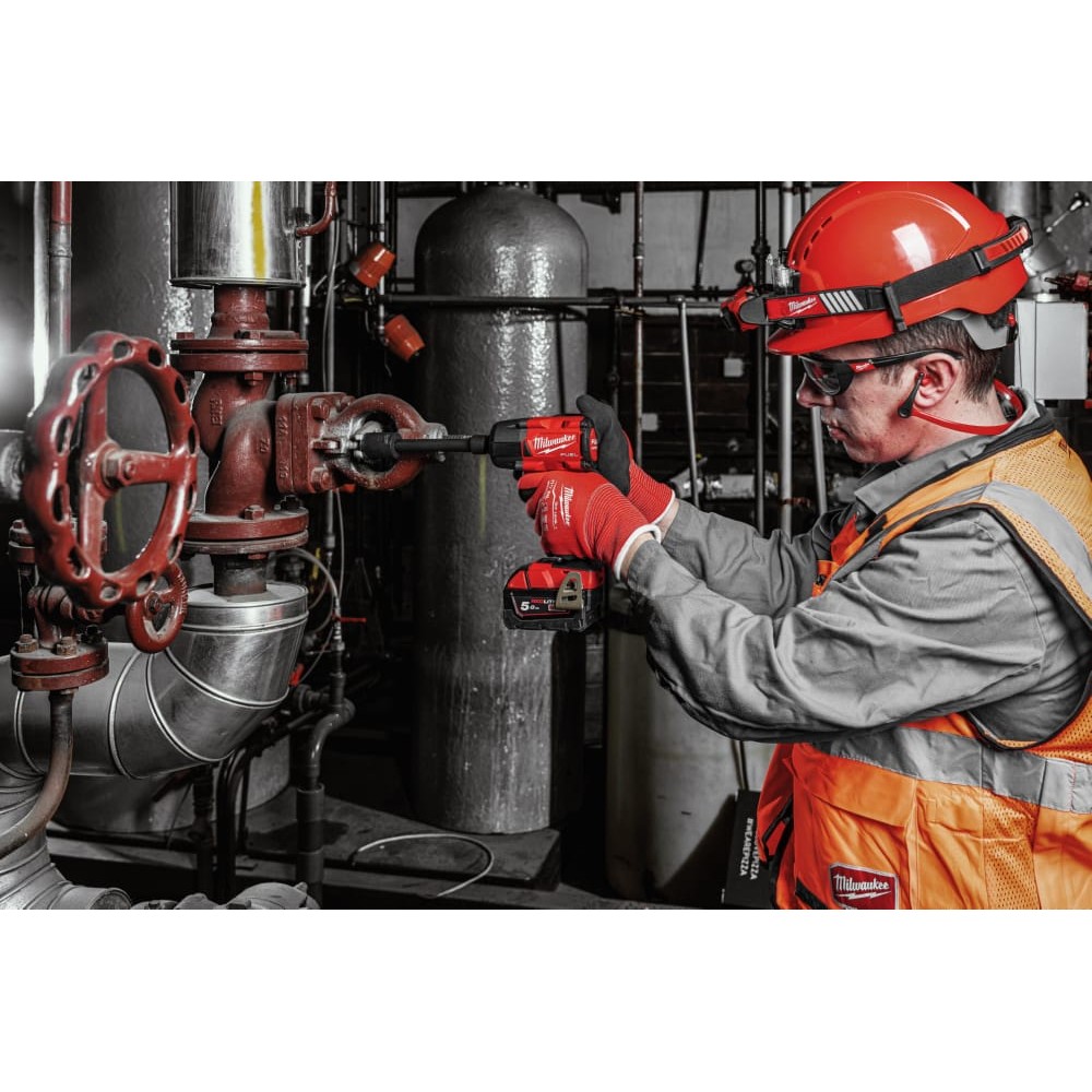 Гайковерт аккумуляторный бесщёточный MILWAUKEE 1/2\" (881 Нм) M18 FMTIW2F12-502X,с кольцом