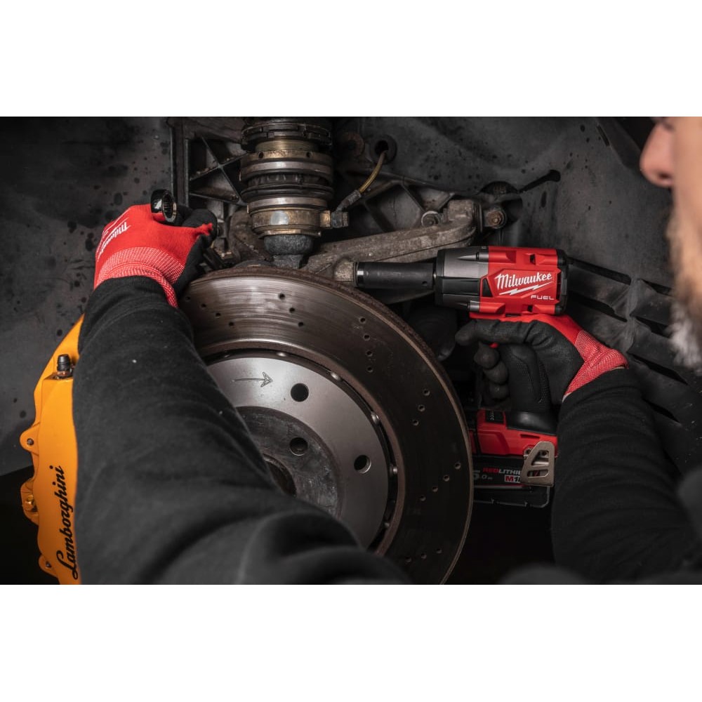 Гайковерт аккумуляторный бесщёточный MILWAUKEE 1/2\" (881 Нм) M18 FMTIW2F12-502X,с кольцом