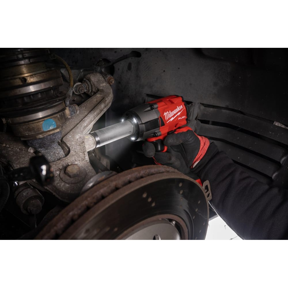 Гайковерт аккумуляторный бесщёточный MILWAUKEE 1/2\" (881 Нм) M18 FMTIW2F12-502X,с кольцом