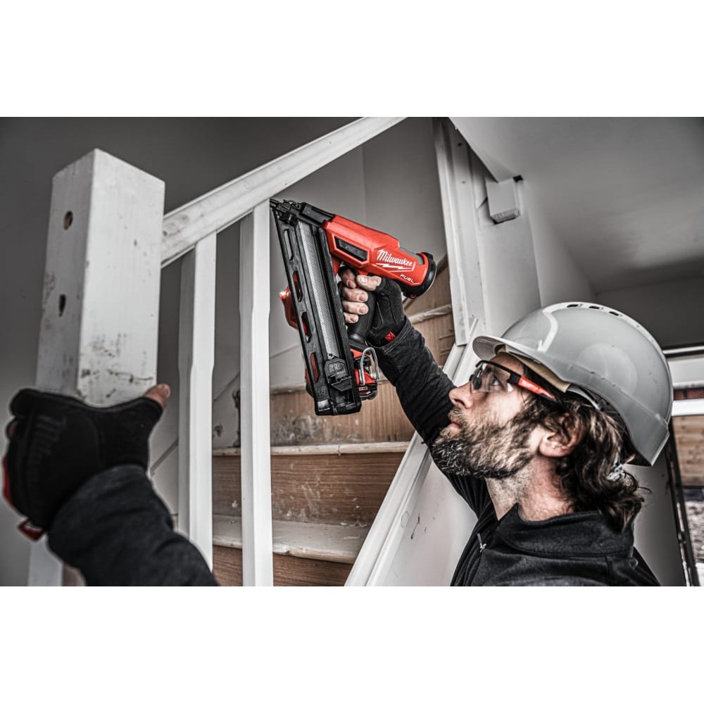 Пистолет гвоздезабивной аккумуляторный бесщёточный MILWAUKEE M18 FN15GA-0X (32-64мм)(каркас, HDкейс)