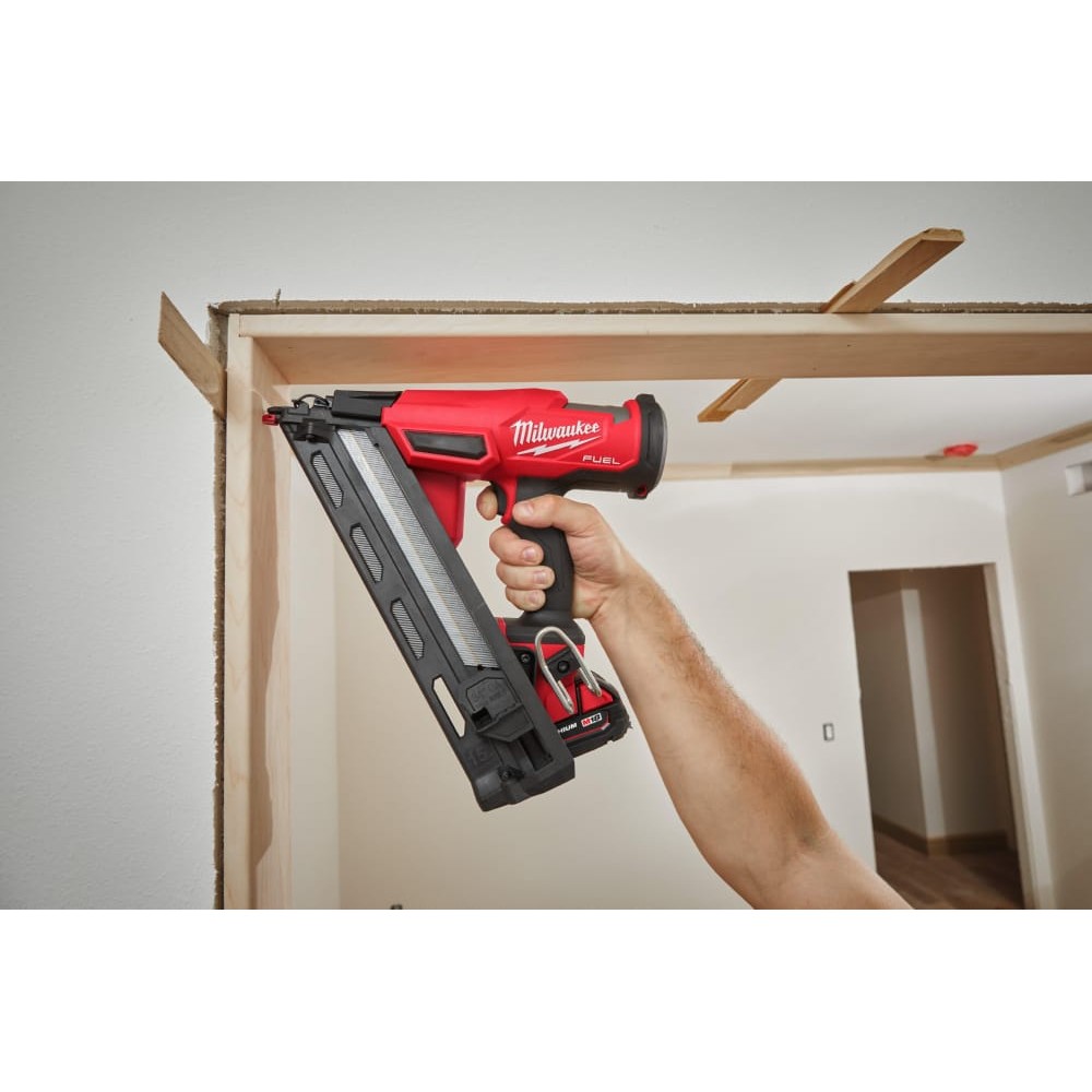 Пистолет гвоздезабивной аккумуляторный бесщёточный MILWAUKEE M18 FN15GA-0X (32-64мм)(каркас, HDкейс)