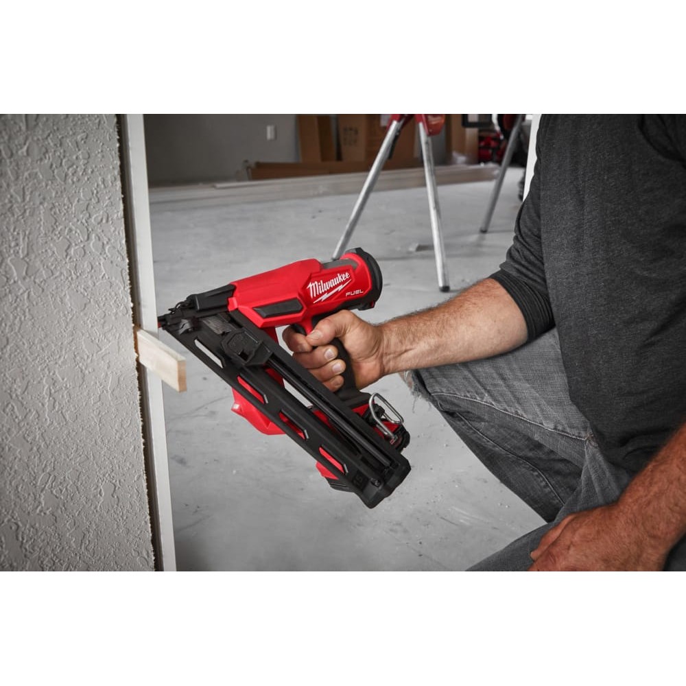 Пистолет гвоздезабивной аккумуляторный бесщёточный MILWAUKEE M18 FN15GA-0X (32-64мм)(каркас, HDкейс)