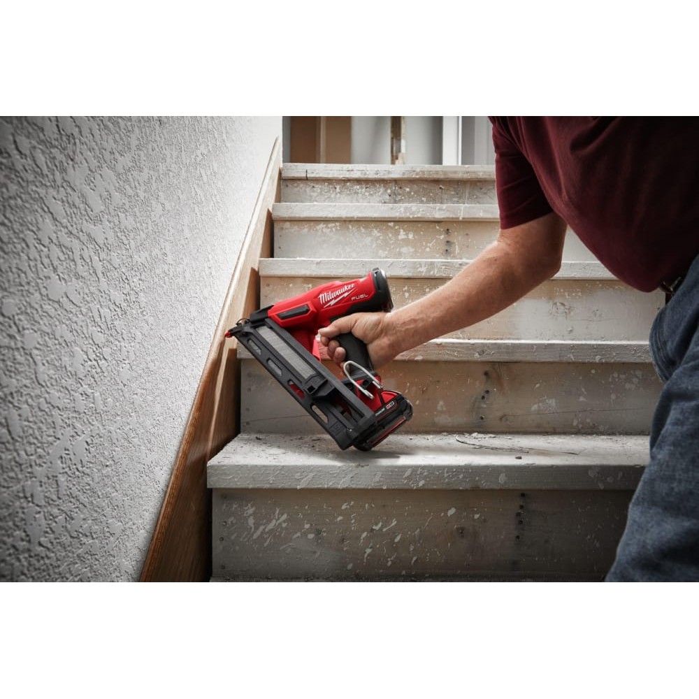 Пистолет гвоздезабивной аккумуляторный бесщёточный MILWAUKEE M18 FN15GA-0X (32-64мм)(каркас, HDкейс)