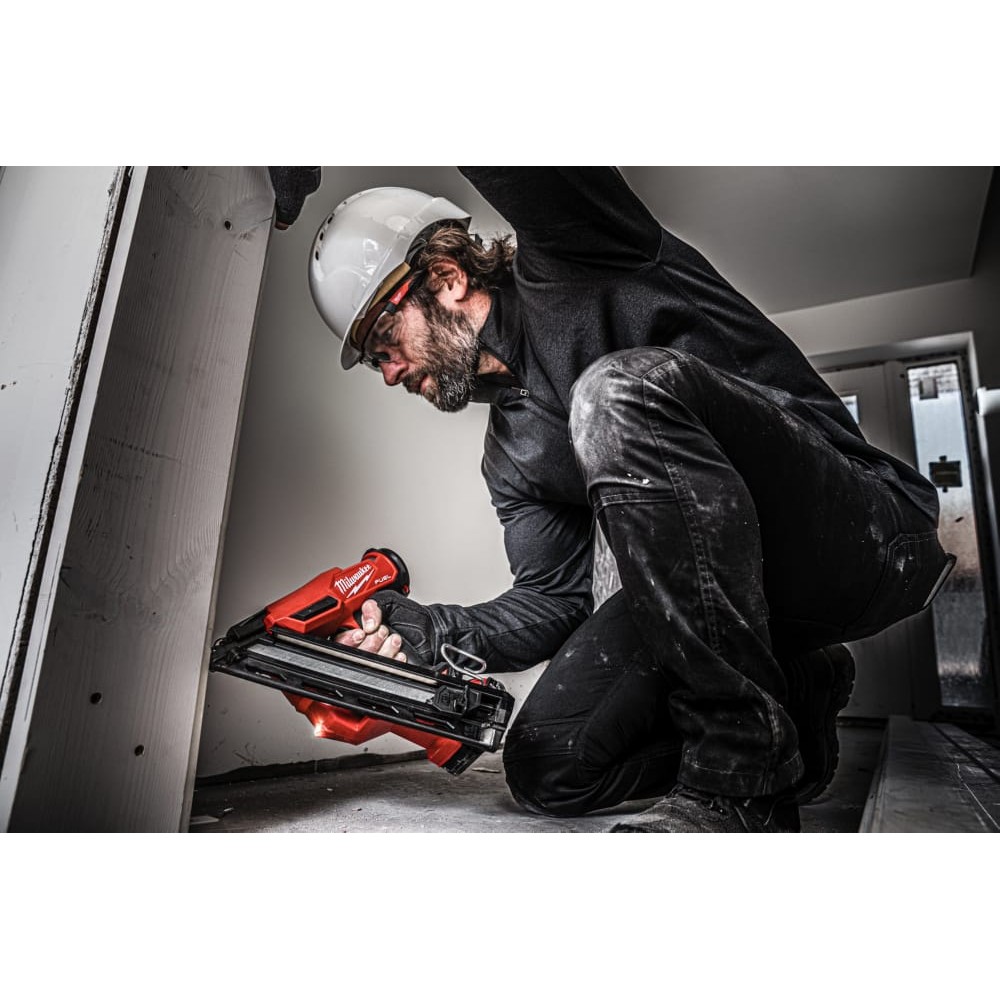 Пистолет гвоздезабивной аккумуляторный бесщёточный MILWAUKEE M18 FN15GA-0X (32-64мм)(каркас, HDкейс)