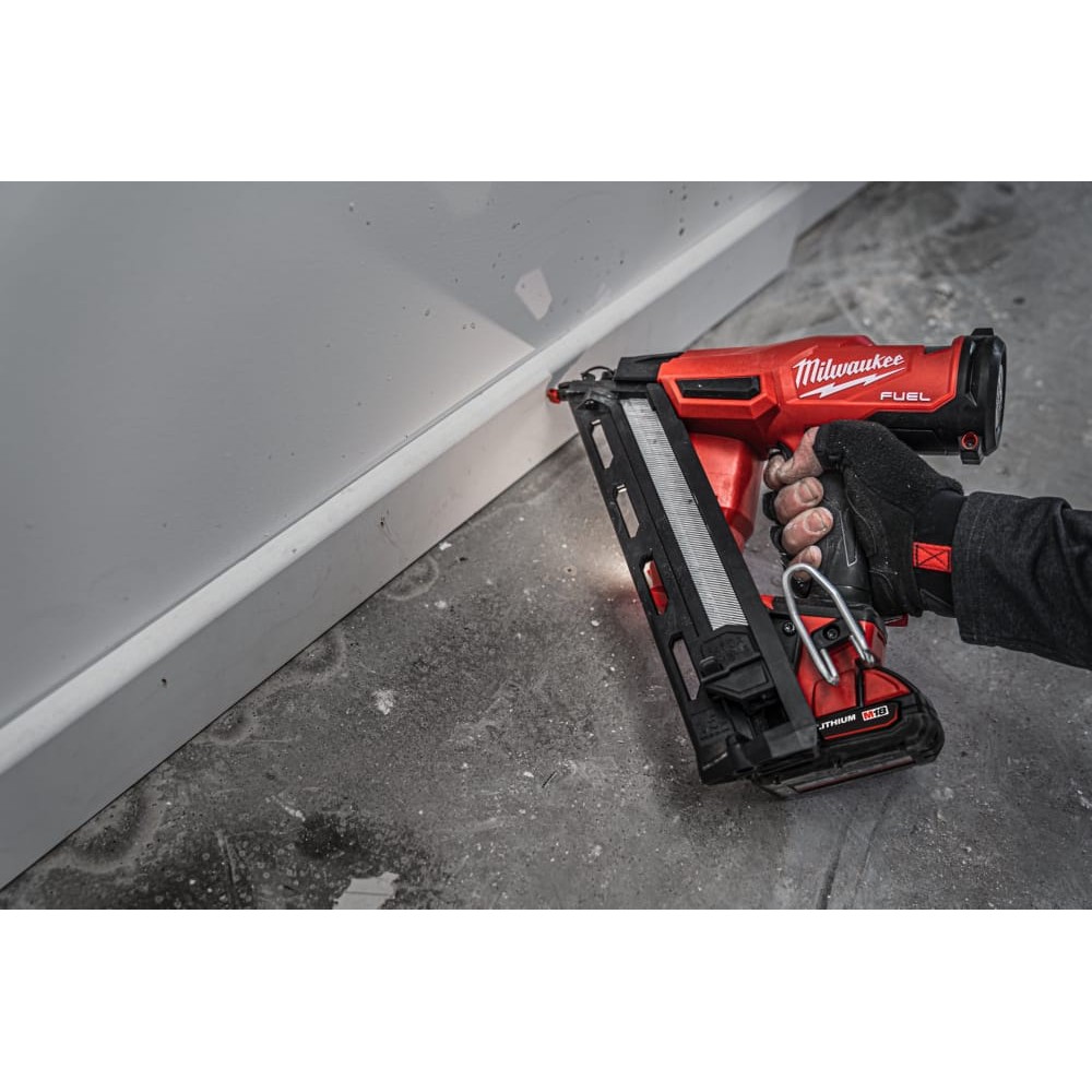 Пистолет гвоздезабивной аккумуляторный бесщёточный MILWAUKEE M18 FN15GA-0X (32-64мм)(каркас, HDкейс)