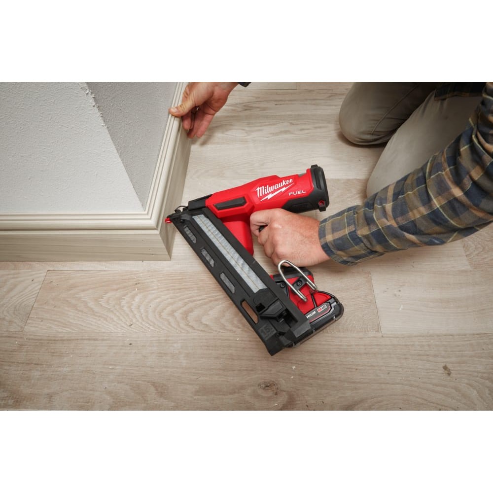 Пистолет гвоздезабивной аккумуляторный бесщёточный MILWAUKEE M18 FN15GA-0X (32-64мм)(каркас, HDкейс)