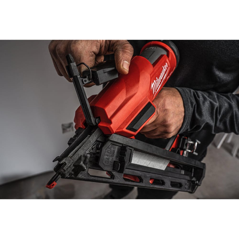 Пистолет гвоздезабивной аккумуляторный бесщёточный MILWAUKEE M18 FN15GA-0X (32-64мм)(каркас, HDкейс)