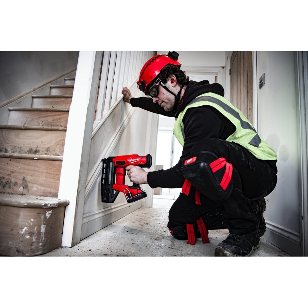 Пистолет гвоздезабивной аккумуляторный бесщёточный MILWAUKEE M18 FN16GS-0X (25-64мм)(каркас, HDкейс)