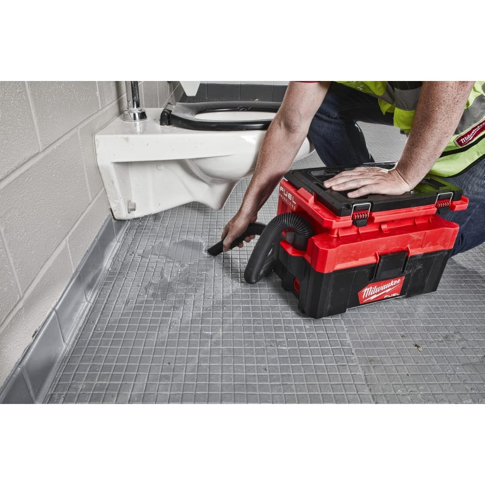 Пылесос аккумуляторный бесщеточный PACKOUT MILWAUKEE M18 FPOVCL-0 (каркас) для воды и сухого мусора