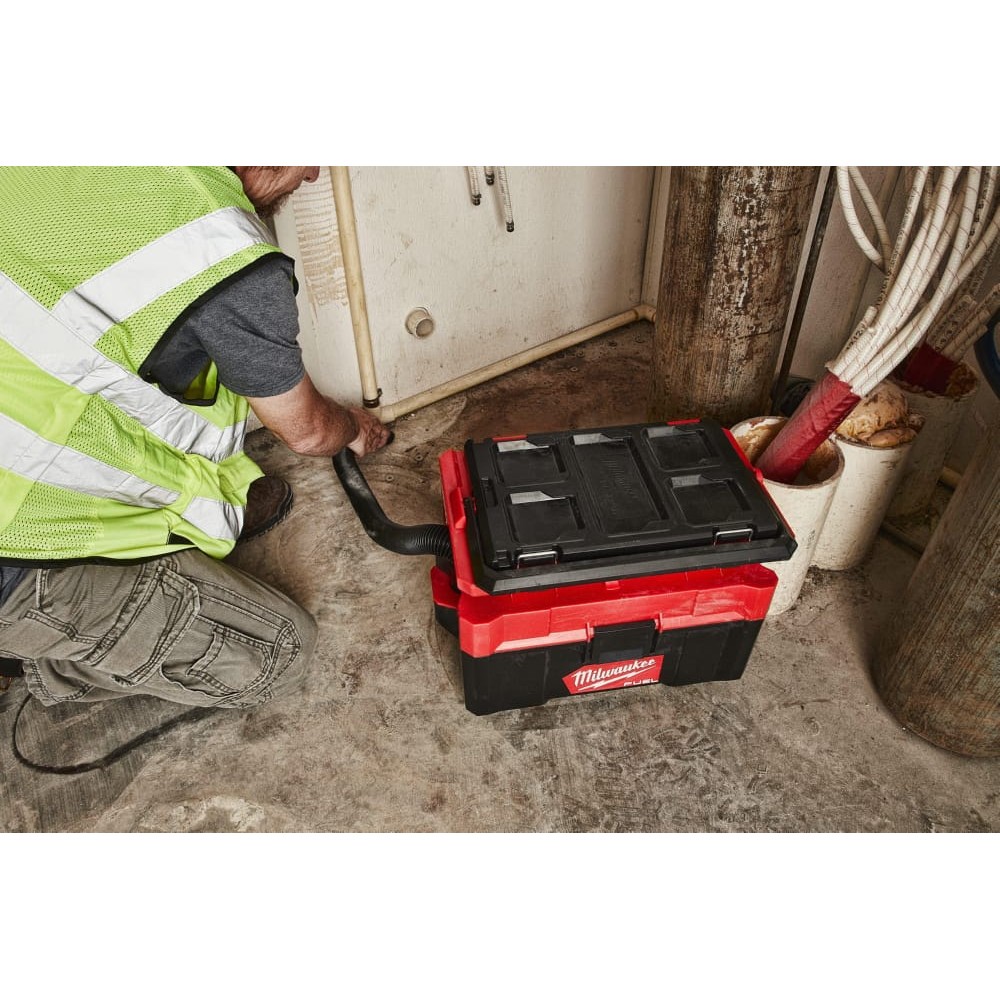 Пылесос аккумуляторный бесщеточный PACKOUT MILWAUKEE M18 FPOVCL-0 (каркас) для воды и сухого мусора