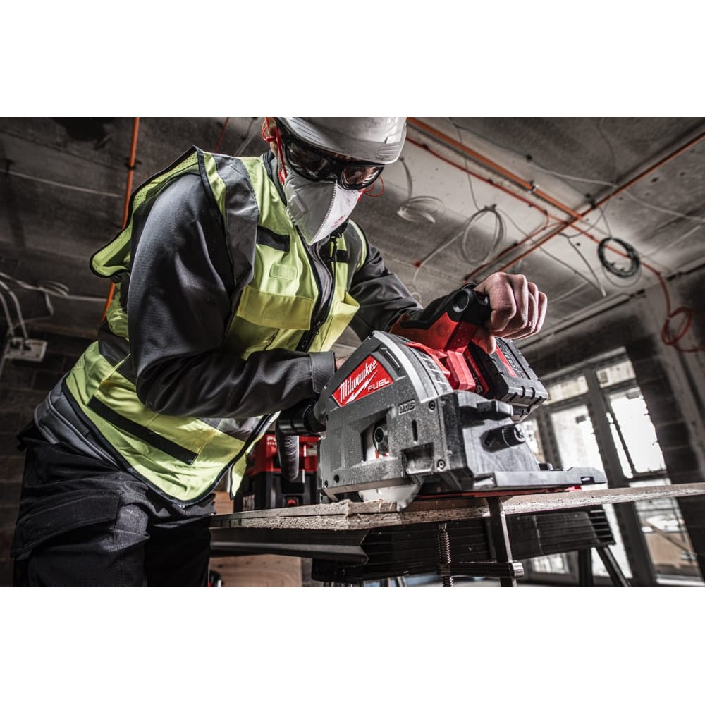Пила дискова занурювальна безщіткова акумуляторна MILWAUKEE M18 FPS55-552P Ø165мм (ЗУ+2Х5.5Ач+кейс)