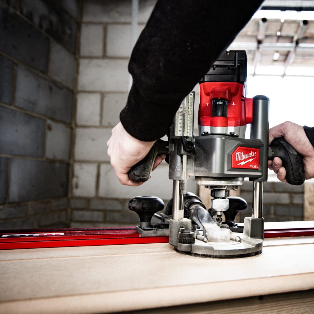 Фрезер аккумуляторный кромочный бесщеточный MILWAUKEE M18 FR12KIT-0P (каркас+подошвы)