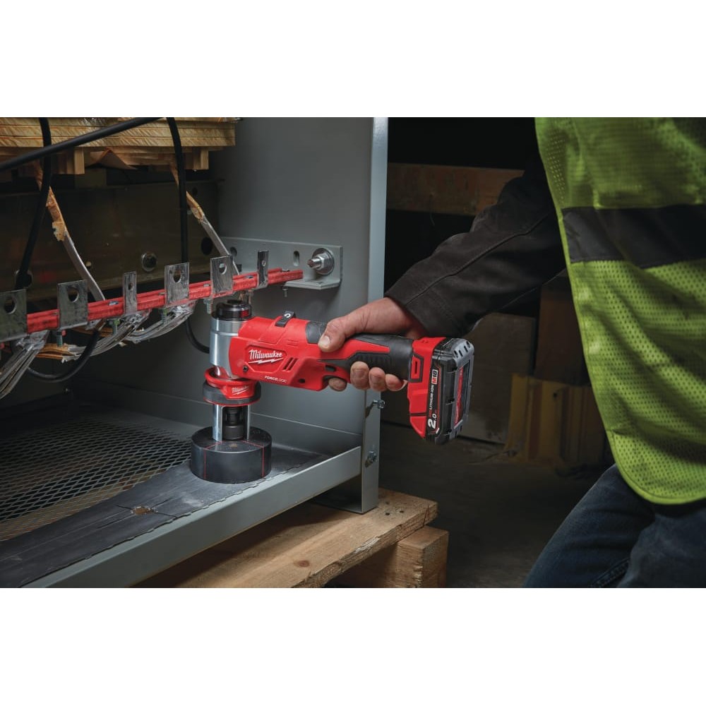 Пробойник аккумуляторный для отверстий FORCE LOGIC™ MILWAUKEE M18 HKP-201C (ЗУ+2акк.Х2Ач+кейс)
