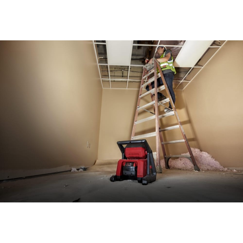 Ліхтар світлодіодний акумуляторний MILWAUKEE M18 HOAL-0