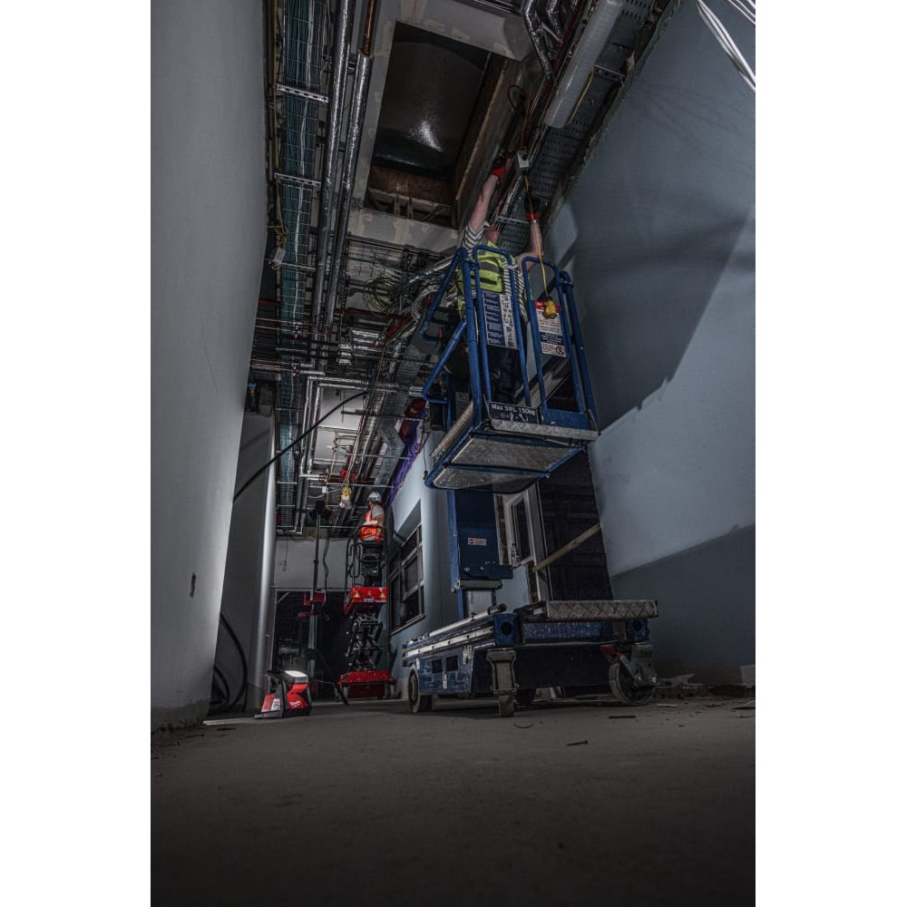 Ліхтар світлодіодний акумуляторний MILWAUKEE M18 HOAL-0