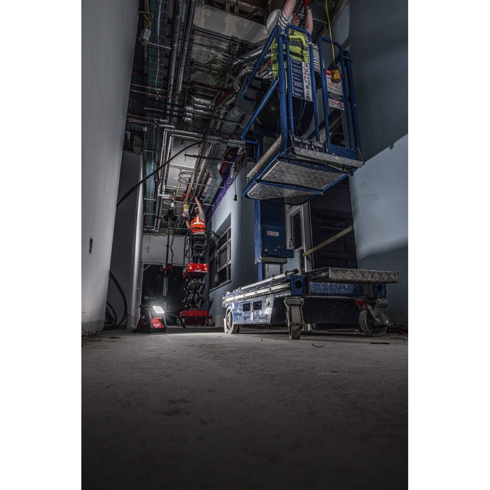 Ліхтар світлодіодний акумуляторний MILWAUKEE M18 HOAL-0