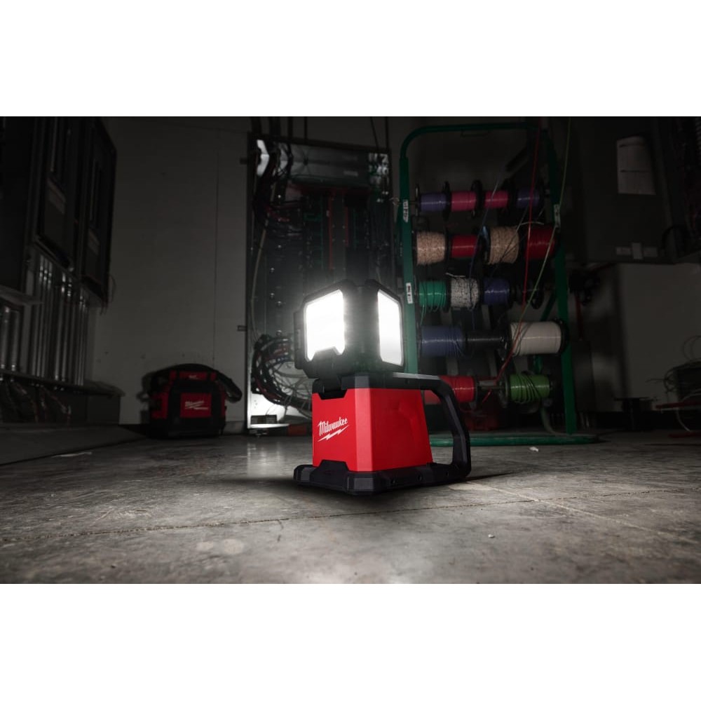 Ліхтар світлодіодний акумуляторний MILWAUKEE M18 MDTL-0 з шарнірним світловим блоком