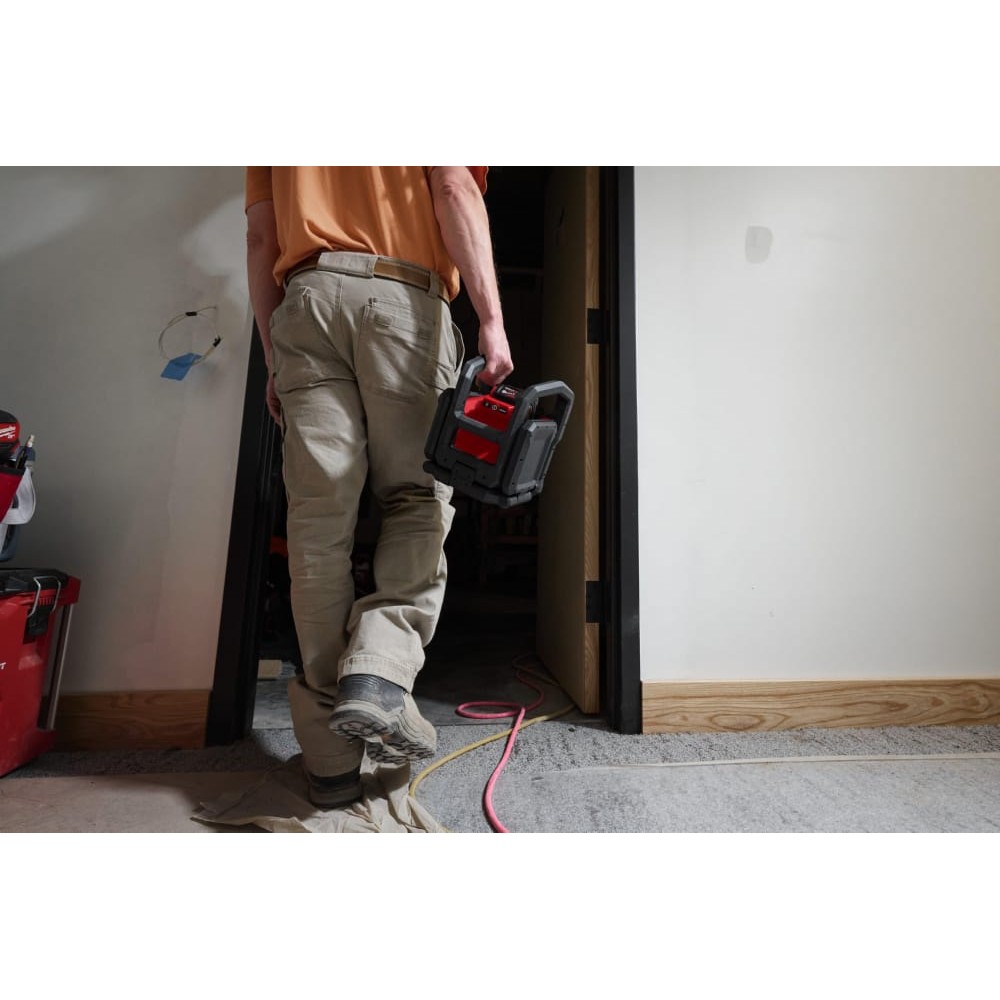 Ліхтар світлодіодний акумуляторний MILWAUKEE M18 MDTL-0 з шарнірним світловим блоком