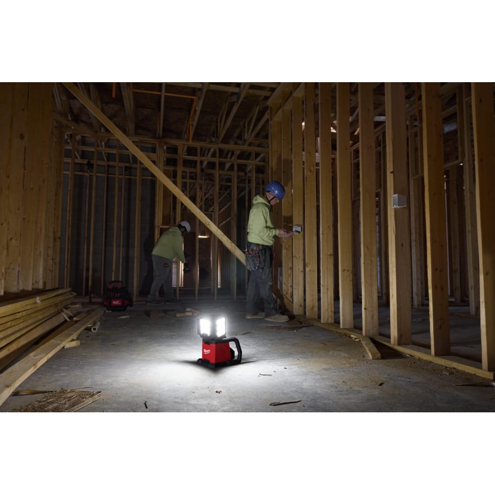 Ліхтар світлодіодний акумуляторний MILWAUKEE M18 MDTL-0 з шарнірним світловим блоком