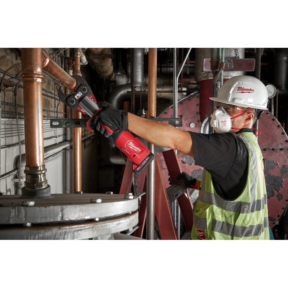 Обжимник гидравлический аккумуляторный для труб MILWAUKEE M18 ONEBLHPT-302C (ЗУ+3Х2Ач+кейс)
