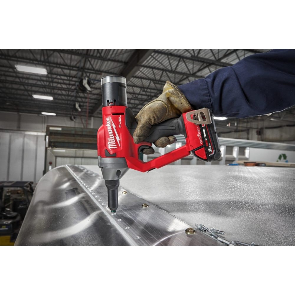 Заклепочник акумуляторний бесщеточный MILWAUKEE M18 ONEFPRT-202X (Ø4,8-7,0мм)(ЗУ+2акк.Х2Ач+HDкейс)