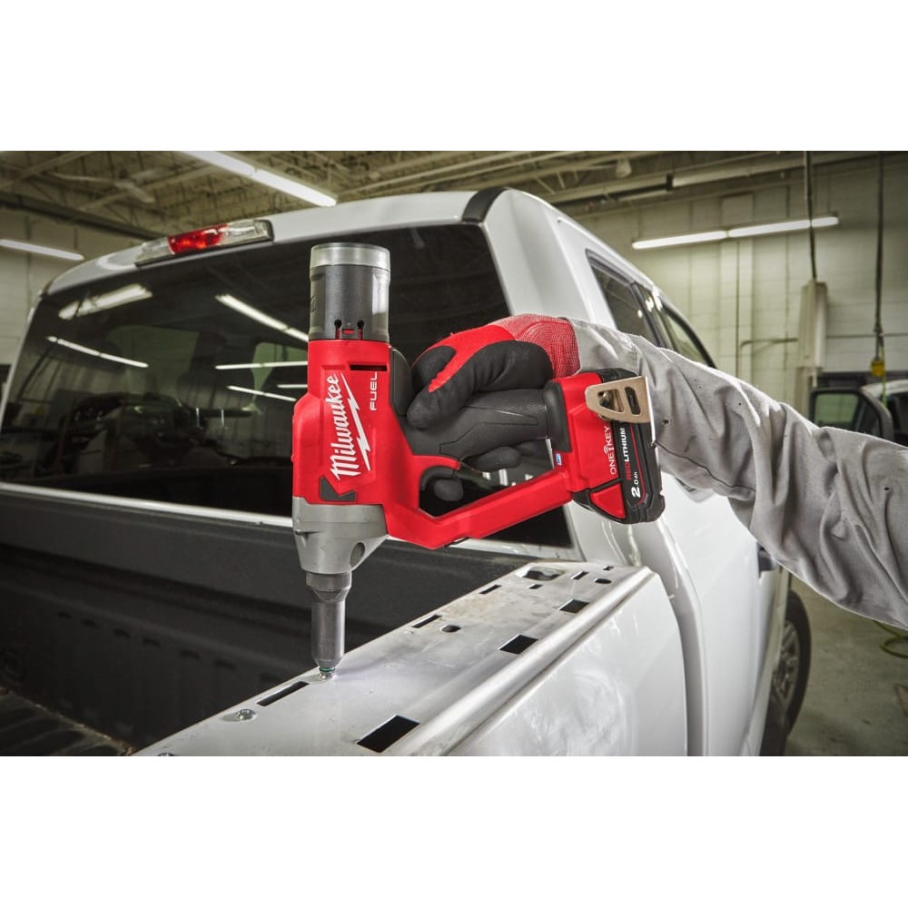 Заклепочник акумуляторний бесщеточный MILWAUKEE M18 ONEFPRT-202X (Ø4,8-7,0мм)(ЗУ+2акк.Х2Ач+HDкейс)