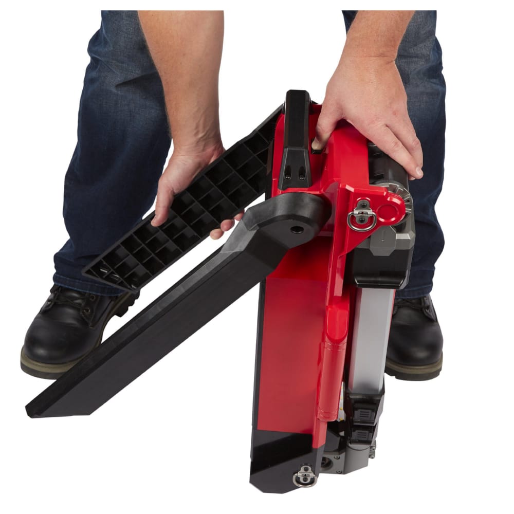 Прожектор світлодіодний акумуляторний MILWAUKEE M18 ONERSAL-0 ONE-KEY
