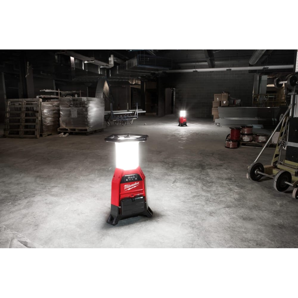 Ліхтар світлодіодний акумуляторний MILWAUKEE M18 ONESLDP-0 ONE-KEY із зарядним пристроєм